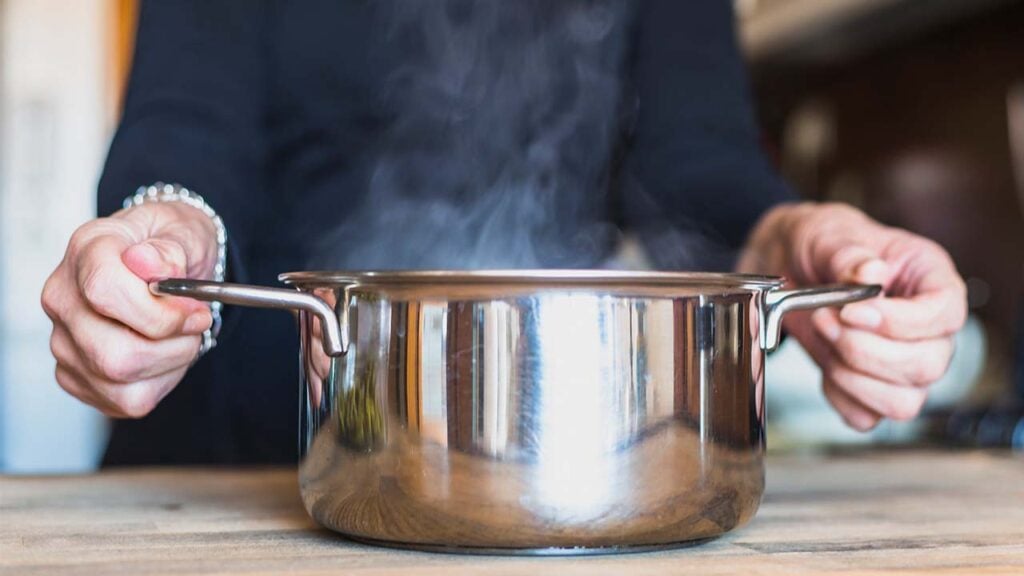 Cara membersihkan lumut pada tangki dan toren air